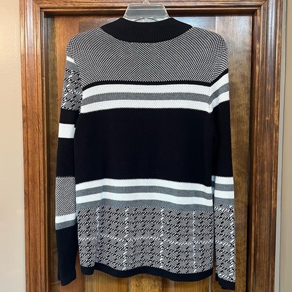 $5 ADD ON with $15+ Bundle Full Zip Cotton Cardigan Sweater Black White EUC - Picture 2 of 10
